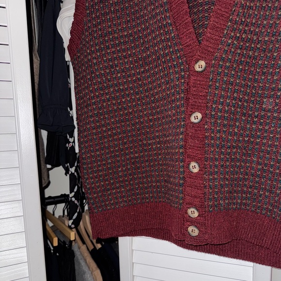 Vintage Jantzen Sweater Vest in Burgundy - Picture 3 of 4